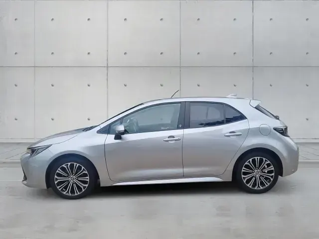 Gebraucht Toyota Corolla Hybrid Team 122 PS (89 kW) 2022 Silber Limousine