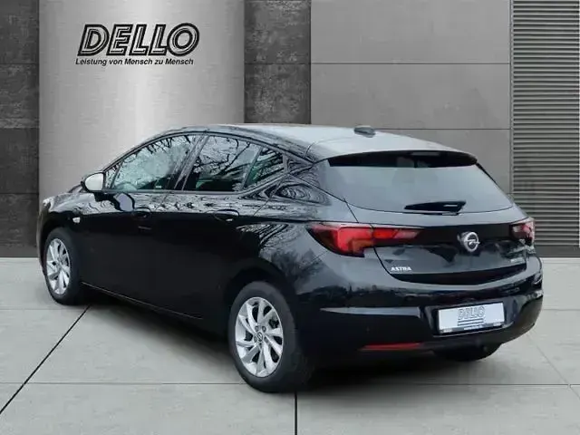 Gebraucht Opel Astra Dynamic 105 PS (77 kW) 2018 Schwarz Limousine