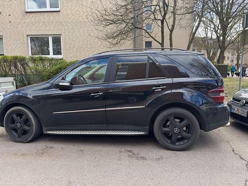 Gebraucht Mercedes ML320 224 PS (164 kW) 2007 Schwarz SUV