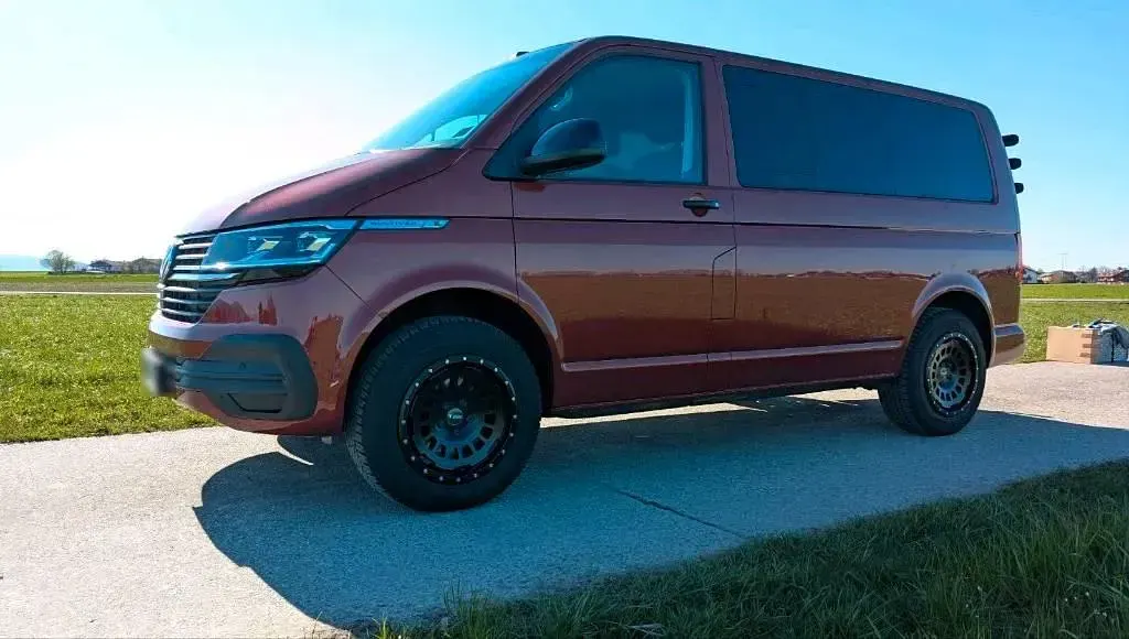 Gebraucht VW Multivan 150 PS (110 kW) 2021 Rot Van / Kleinbus