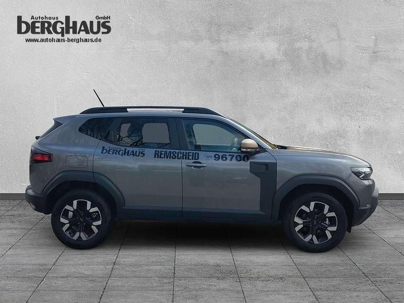 Dolomitgrau metallic Gebraucht 2025 Dacia Duster Extreme SUV | 30.655 € (Etwas zu teuer) - Bild 1/4