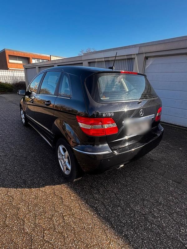 Gebraucht Mercedes B180 116 PS (85 kW) 2010 Schwarz Van / Kleinbus
