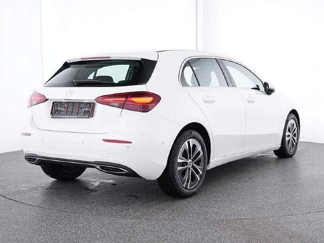 Gebraucht Mercedes A200 Progressive 163 PS (119 kW) 2023 Unilack polarweiß Limousine