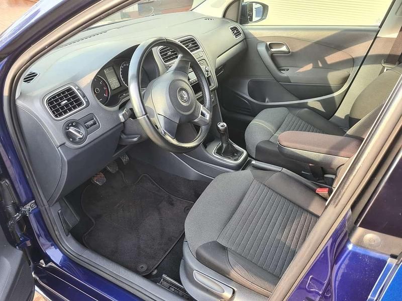 Gebraucht VW Polo Comfortline 69 PS (50 kW) 2012 Blau Kleinwagen