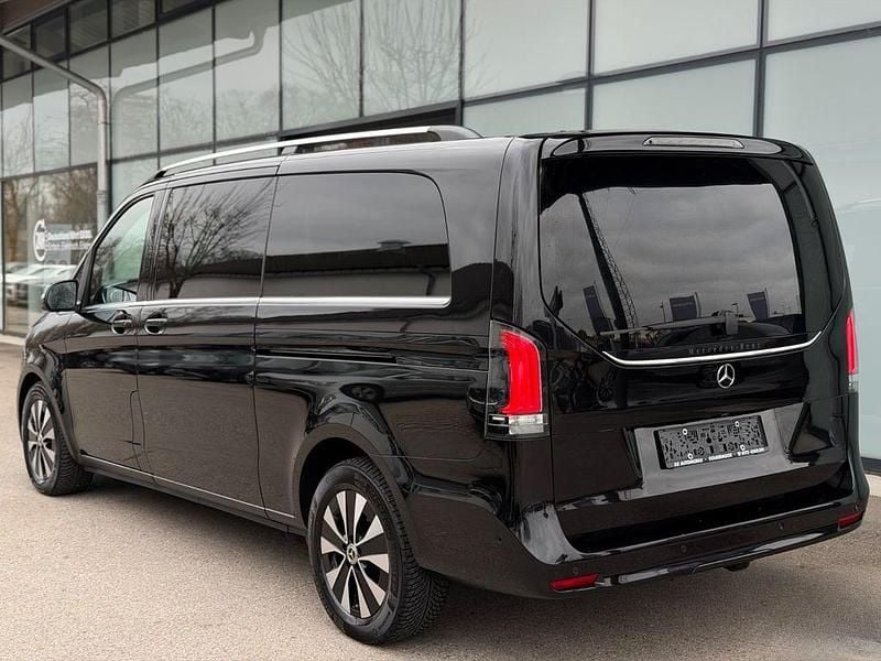 Gebraucht Mercedes V300 Avantgarde 237 PS (174 kW) 2025 Schwarz Van / Kleinbus