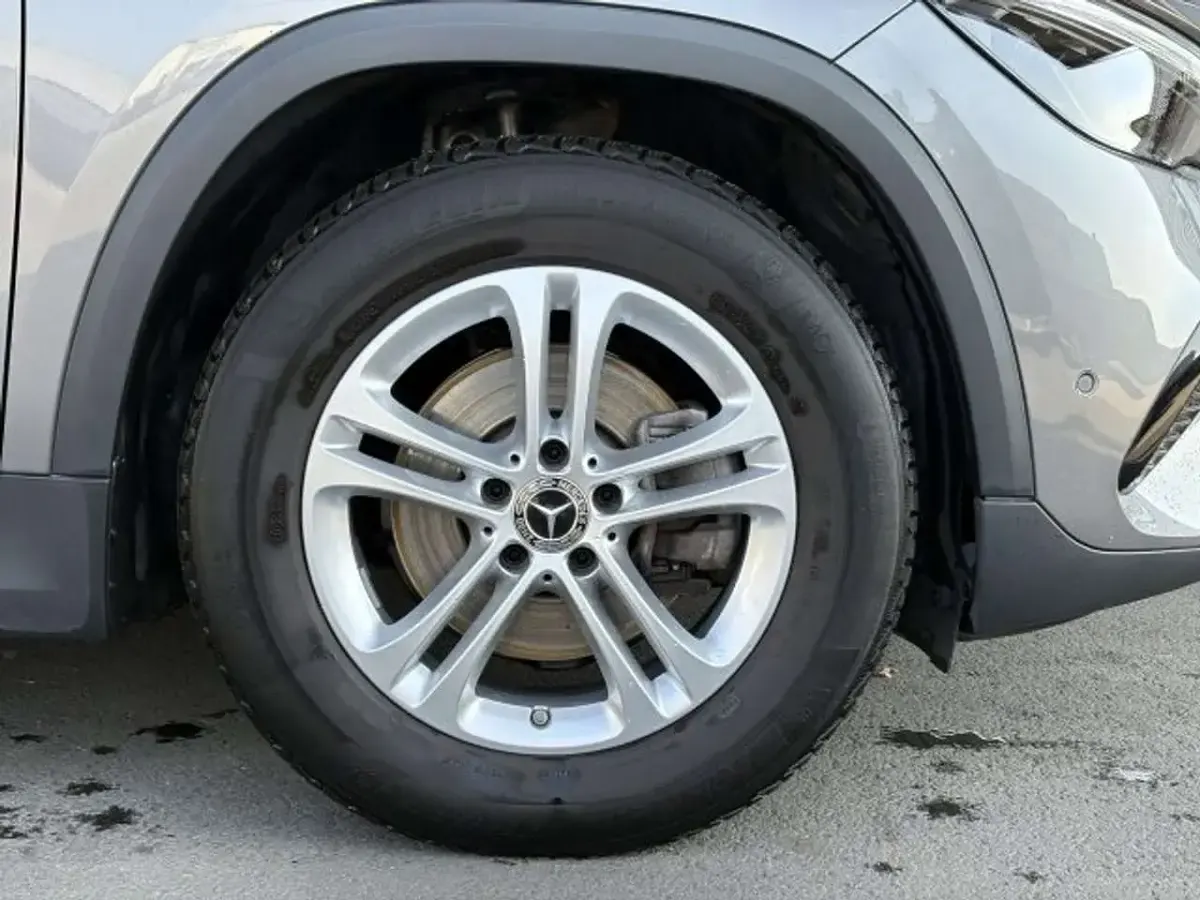 Gebraucht Mercedes GLA200 Advanced 163 PS (119 kW) 2024 Grau SUV