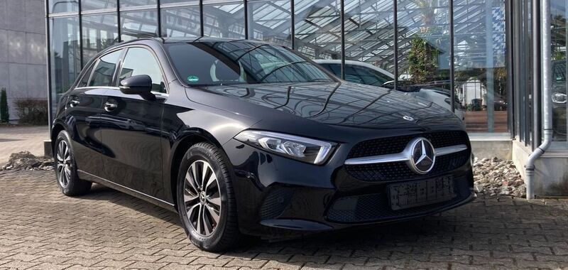 Nachtschwarz unilack Gebraucht 2022 Mercedes A180 Business Limousine | 22.680 € (Fairer Preis) - Bild 1/4