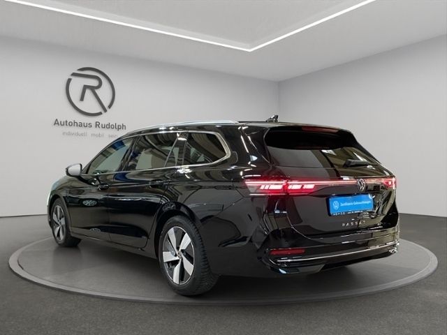 Gebraucht VW Passat Elegance 150 PS (110 kW) 2024 Grenadillschwarz metallic (metallic) Kombi