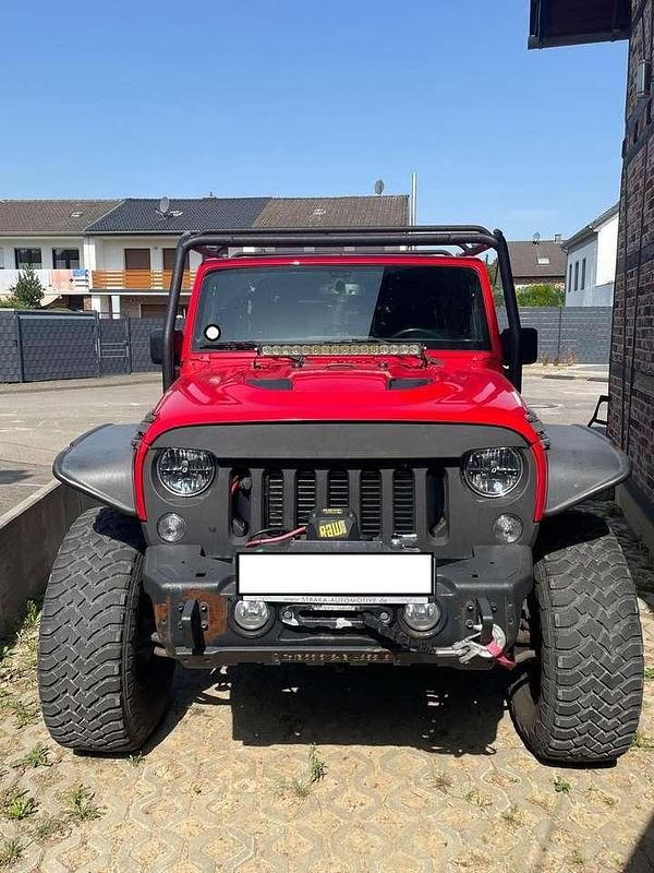 Rot Gebraucht 2014 Jeep Wrangler Unlimited Rubicon SUV | 31.450 € (Fairer Preis) - Bild 1/4