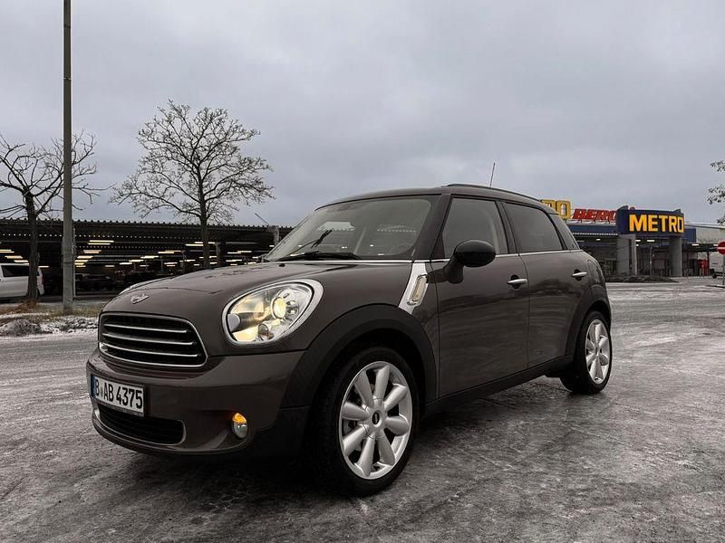 Braun Gebraucht 2011 Mini Cooper D Countryman SUV | 5.900 € - Bild 1/4