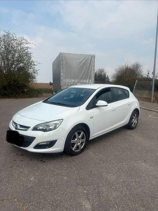 Gebraucht Opel Astra 102 PS (75 kW) 2014 Weiß Kleinwagen