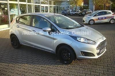 Gebraucht Ford Fiesta Trend 101 PS (74 kW) 2015 Silber metallic Kleinwagen
