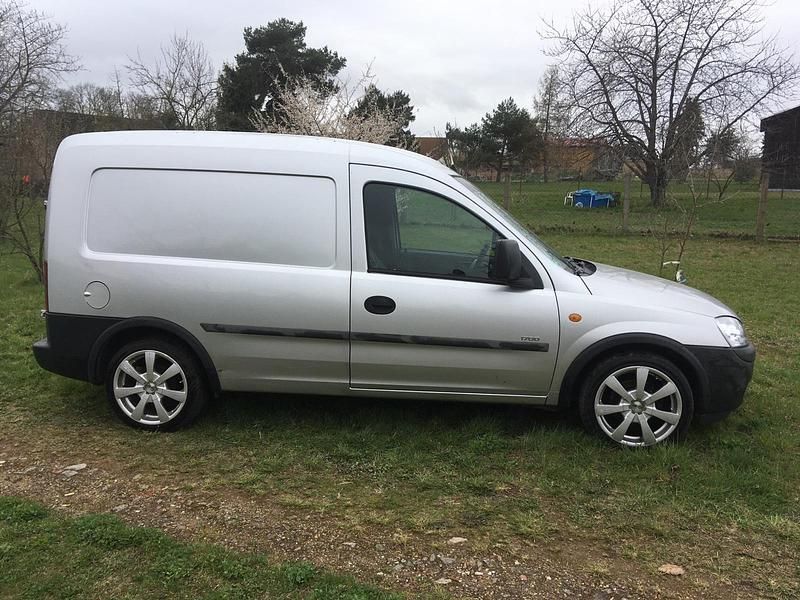 Gebraucht Opel Combo 75 PS (55 kW) 2002 Silber Van / Kleinbus