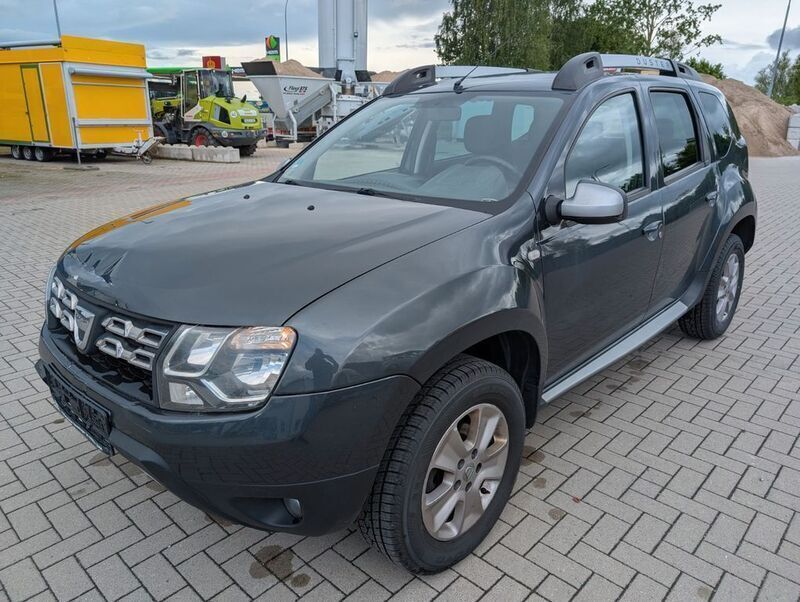 Grau Gebraucht 2015 Dacia Duster Prestige SUV | 6.699 € (Superpreis) - Bild 1/4