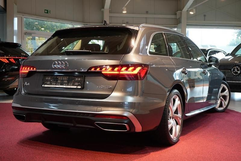 Gebraucht Audi A4 S-Line 204 PS (150 kW) 2023 Grau Kombi