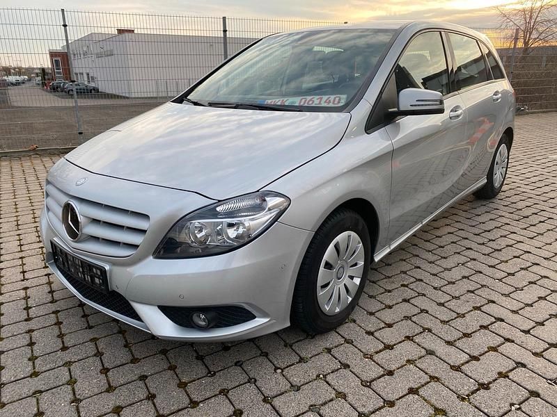 Gebraucht Mercedes B180 116 PS (85 kW) 2014 Silber Kleinwagen