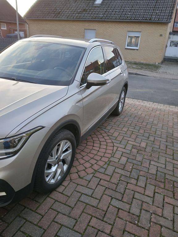 Gebraucht VW Tiguan Move 150 PS (110 kW) 2023 Silber SUV