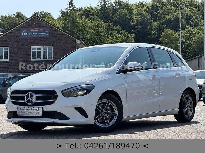 Weiß Gebraucht 2020 Mercedes B180 Progressive Van / Kleinbus | 24.990 € (Guter Preis) - Bild 1/4