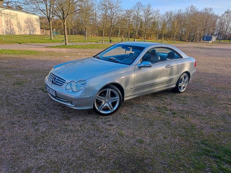 Silber Gebraucht 2003 Mercedes 240 Elegance Coupé | 3.999 € - Bild 1/4