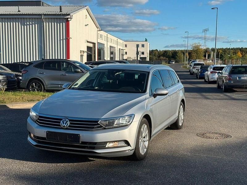 Silber Gebraucht 2018 VW Passat Highline Kombi | 14.500 € (Guter Preis) - Bild 1/4