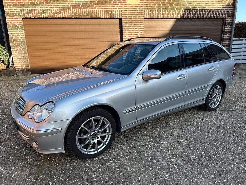 Gebraucht Mercedes C220 Elegance 150 PS (110 kW) 2005 Silber Kombi