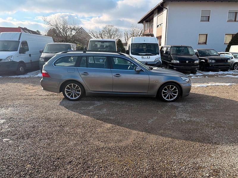 Gebraucht BMW 525 197 PS (144 kW) 2007 Grau Kombi