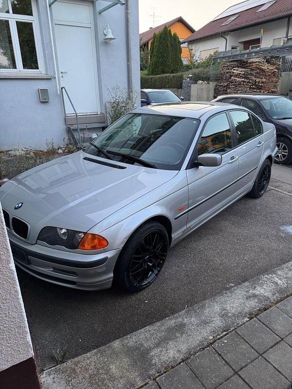 Silber Gebraucht 1999 BMW 318 Sport Line Limousine | 3.100 € (Guter Preis) - Bild 1/4