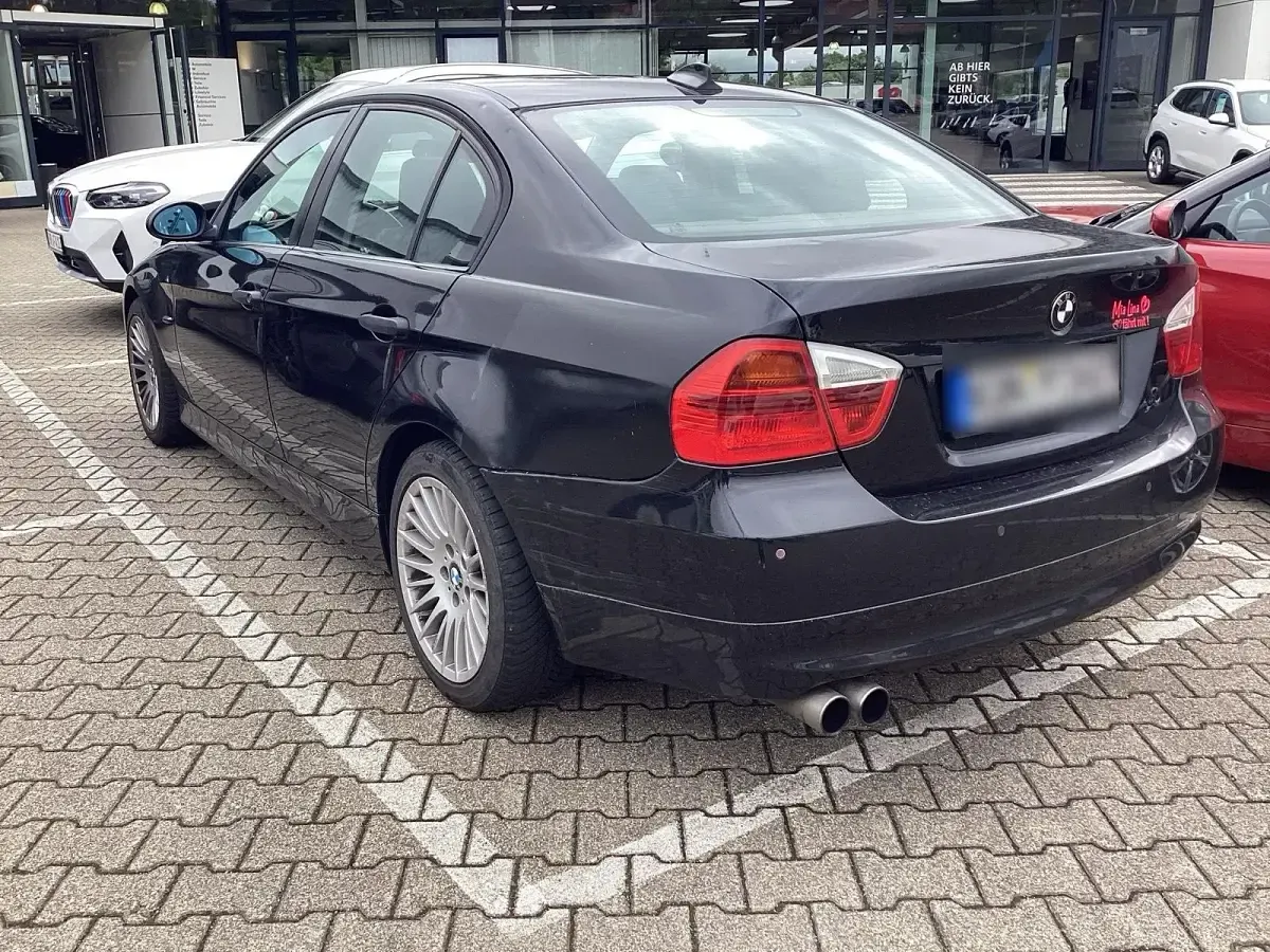 Gebraucht BMW 320 150 PS (110 kW) 2005 Schwarz Limousine