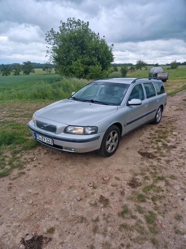 Silber Gebraucht 2001 Volvo V70 Kombi | 1.490 € (Guter Preis) - Bild 1/4