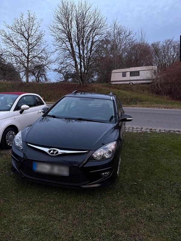 Gebraucht Hyundai i30 90 PS (66 kW) 2011 Schwarz Kombi