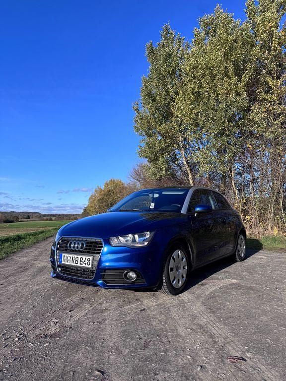 Gebraucht Audi A1 Attraction 86 PS (63 kW) 2013 Blau Kleinwagen