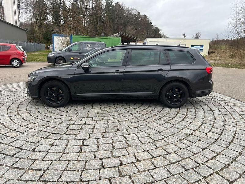 Gebraucht VW Passat Conceptline 150 PS (110 kW) 2021 Mangangrau Kombi