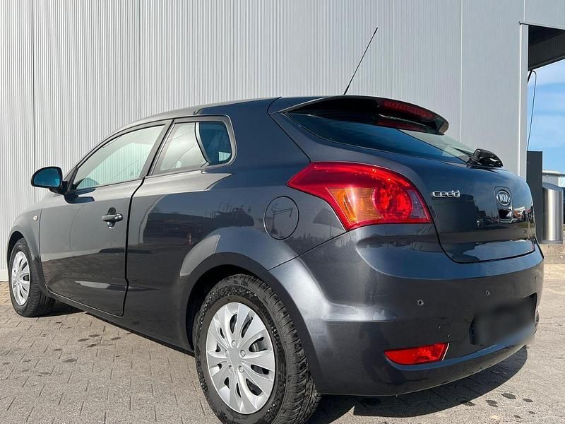 Usata Kia ProCeed 126 CV (92 kW) 2008 Grigio Utilitaria