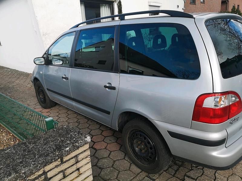 Gebraucht Ford Galaxy 130 PS (95 kW) 2004 Silber Van / Kleinbus