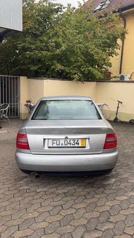 Silber Gebraucht 1996 Audi A4 Limousine | 600 € (Superpreis) - Bild 1/4