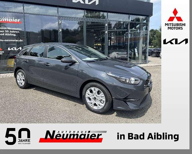 Neu Kia Ceed 101 PS (74 kW) 2026 Grau Kleinwagen
