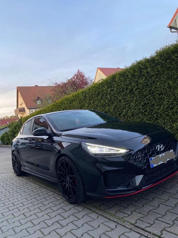 Schwarz Gebraucht 2021 Hyundai i30 Limousine | 30.499 € (Etwas zu teuer) - Bild 1/4