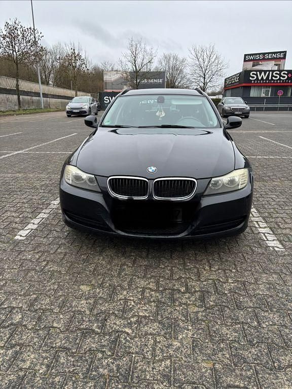 Schwarz Gebraucht 2011 BMW 316 Kombi | 3.000 € (Etwas zu teuer) - Bild 1/4