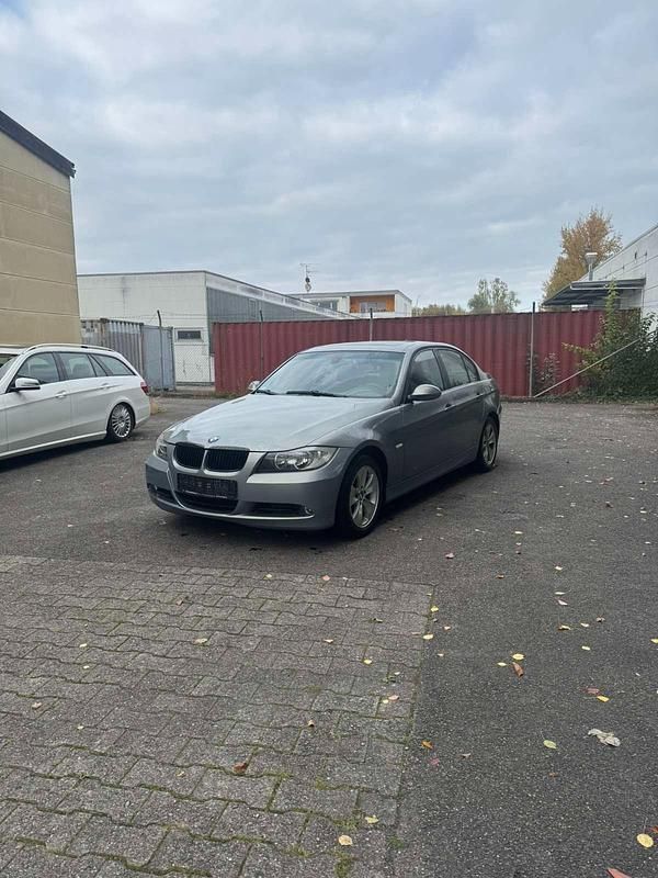 Grün Gebraucht 2006 BMW 318 Limousine | 2.590 € (Guter Preis) - Bild 1/4
