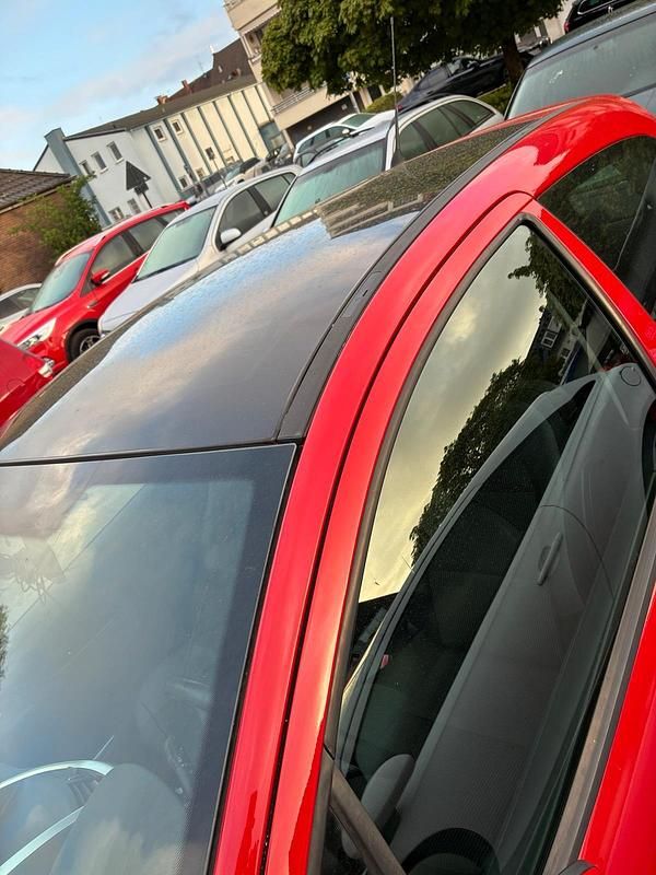 Gebraucht Peugeot 207 95 PS (69 kW) 2012 Rot Kleinwagen