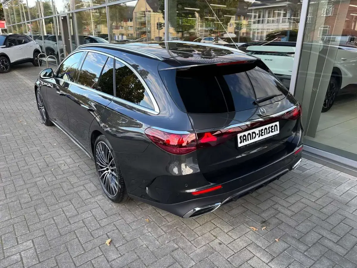 Gebraucht Mercedes E220 AMG Line Premium 197 PS (144 kW) 2024 Grafitgrau metallic Kombi