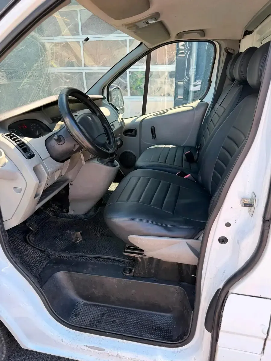 Gebraucht Renault Trafic 114 PS (83 kW) 2009 Weiß Van / Kleinbus