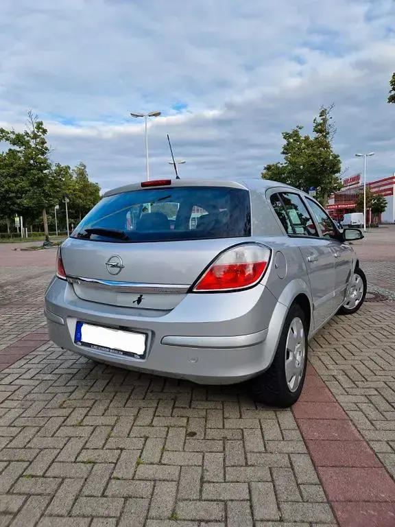 Gebraucht Opel Astra 105 PS (77 kW) 2005 Silber Limousine