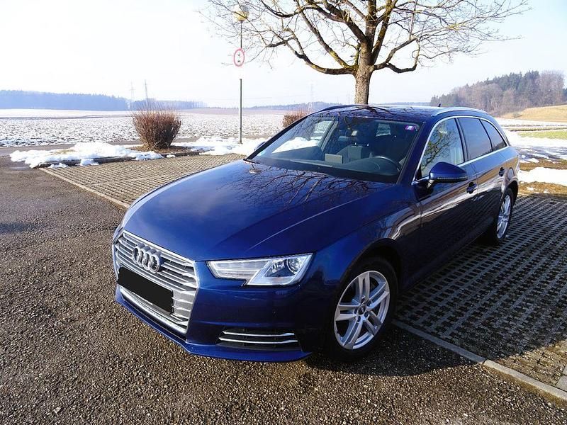 Gebraucht Audi A4 Ambiente 190 PS (139 kW) 2017 Blau Kombi