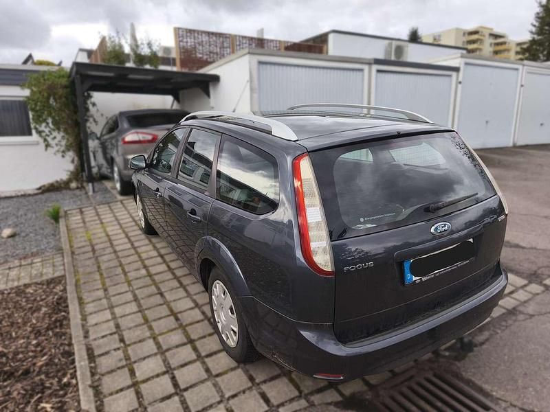 Gebraucht Ford Focus 109 PS (80 kW) 2010 Grau Kombi