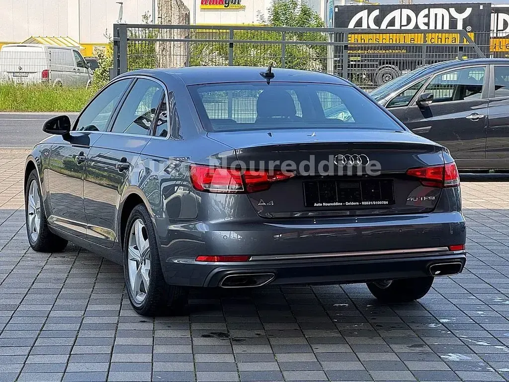 Używany Audi A4 S-Line 190 KM (139 kW) 2019 Szary Sedan/Limuzyna