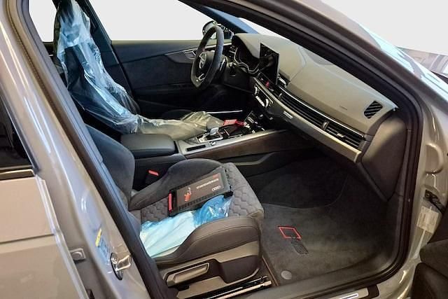 Gebraucht Audi RS4 Ambiente 450 PS (330 kW) 2024 Nardograu Kombi