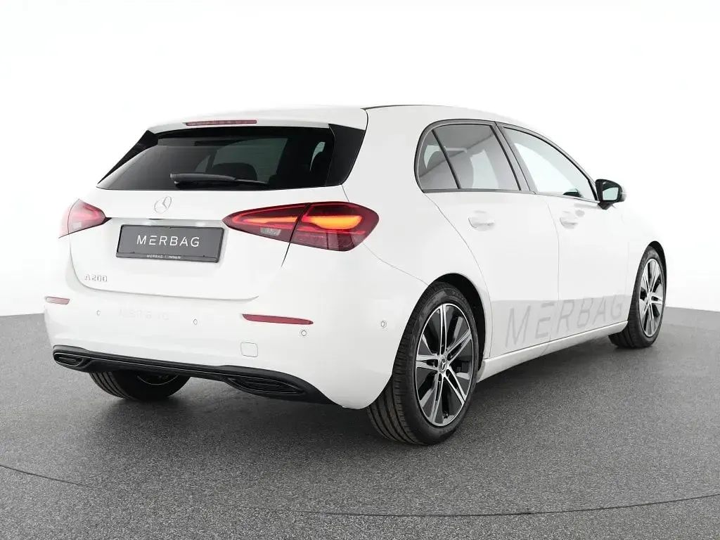 Gebraucht Mercedes A200 Advanced 163 PS (119 kW) 2025 Weiß Limousine