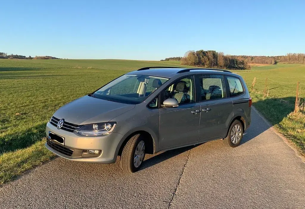 Gebraucht VW Sharan Trendline 140 PS (102 kW) 2015 Grau Van / Kleinbus