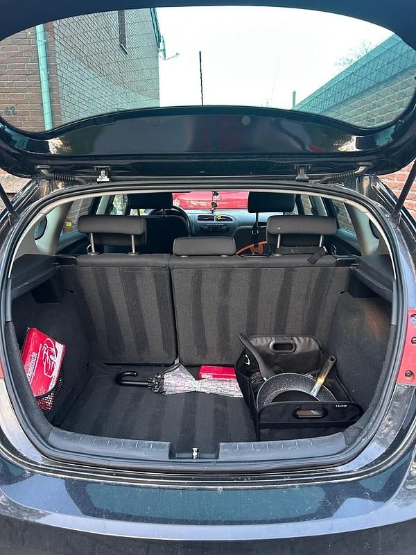 Usata Seat Leon 105 CV (77 kW) 2012 Nero Utilitaria